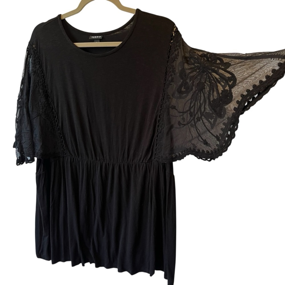 Torrid tunic blouse 3X Lace flutter sleeves Black Elastic waist Slub knit top